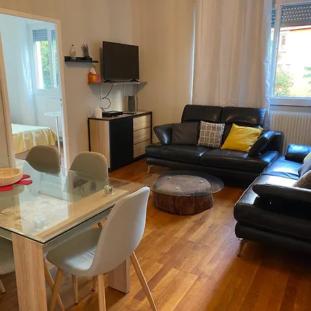 Bel De 72m, Situe Pres De Lyon Avec Parking Gratuit