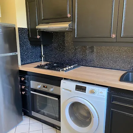 Bel De 72m, Situe Pres De Lyon Avec Parking Gratuit Apartment